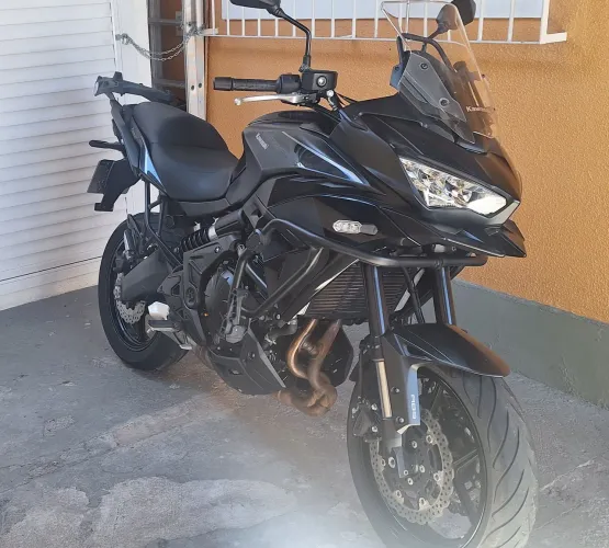 Moto Kawasaki modelo Versys 650 ABS Preta