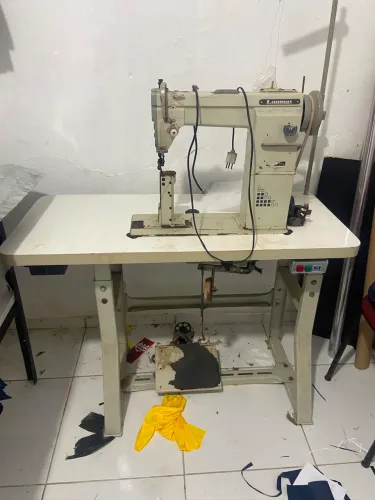 Máquina de Costura Industrial de Coluna Lanmax Completa com Mesa e Motor