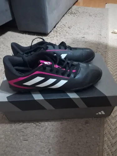 Chuteira adidas nova