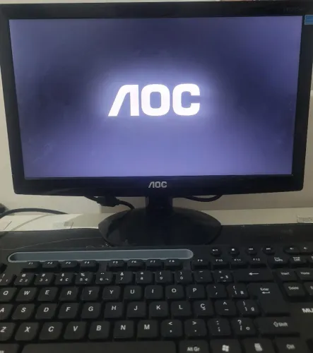 MONITOR AOC 16 POLEGADAS