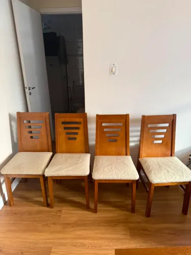 Mesa de jantar extensível quadrada c/ 4 cadeiras