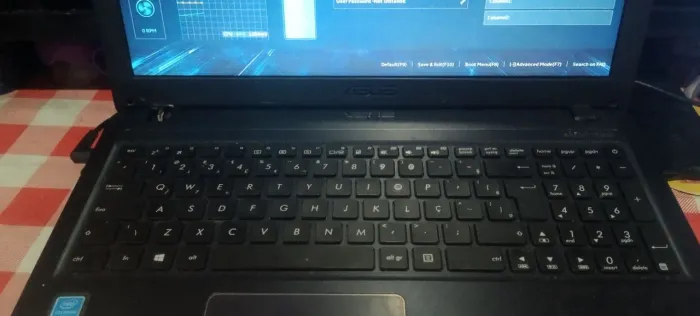 Notebook Asus X543M memória 4 gigas ddr4 leiam direito o anúncio .