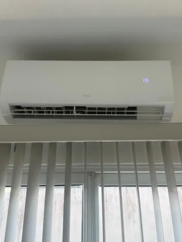 Ar-Condicionado TCL Split 12.000 BTU 220V - Excelente Estado
