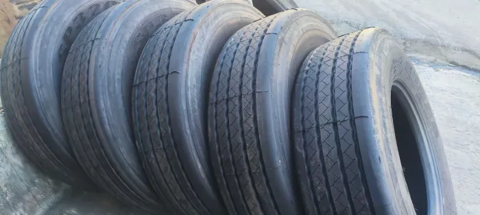 vende se este pneus recapado e meia vida