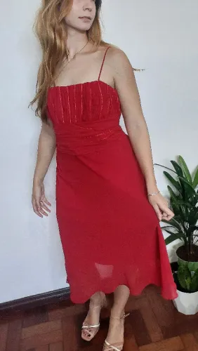 Leve vestido midi vermelho fresquinho, veste até 44