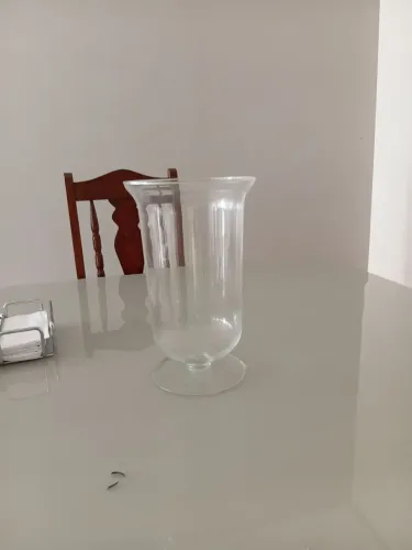 Vaso decorativo de vidro transparente 120,00 (negociável)