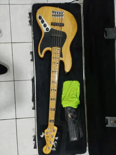 Fender american deluxe 5 jazz bass