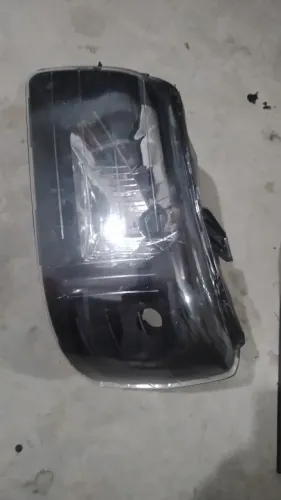 Farol esq Fiat Uno máscara preta