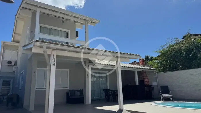 FCS-Casa com 4 Quartos e Piscina à Venda no Campeche | Florianópolis