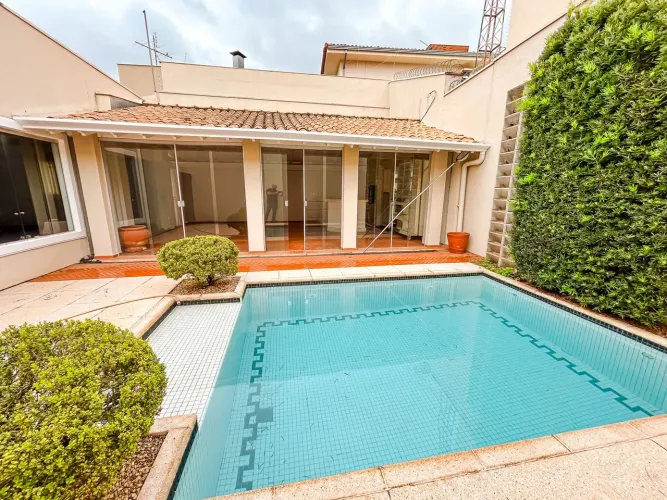 Casa 03 suítes e com piscina à venda no bairro Jardim Nova Yorque, Araçatuba/SP