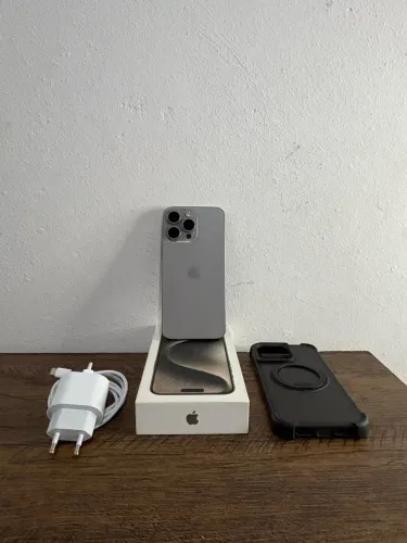 iPhone 15 Pro Max 256GB - Titânio Natural