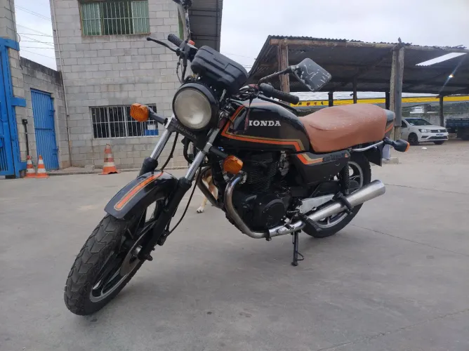 CB 400