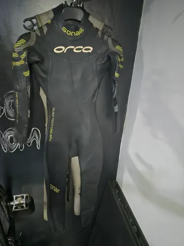 Roupa de borracha orca P