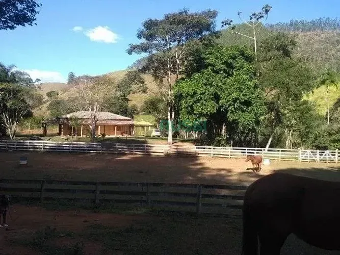 Sítio com 3 dormitórios à venda, 40000 m², localizado no Rio de Peixe em São José dos Camp