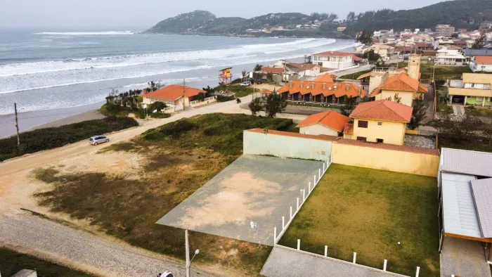 Terreno em Itapirubá  Perto da Praia e Pronto para Construir