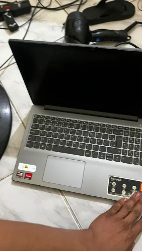 Notebook Lenovo IdeaPad 3 Ryzen 5 5500U + Placa de Vídeo Dedicada + 12GB RAM