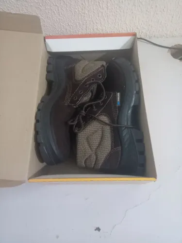 VENDO BOTA (COMPREI ONTEM)