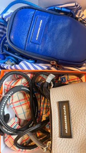 Kit de bolsas Alexandre pavão + cordão para celular