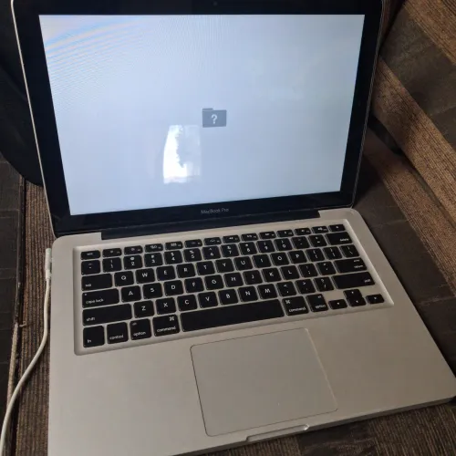 Macbook pro 2011 precisa de manutenção