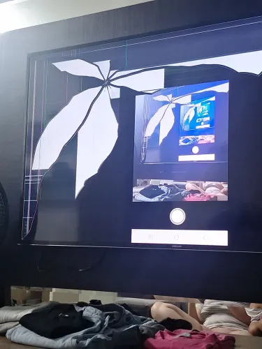 TV Samsung 55? UN55MU6100 - Liga e Tem Som - Tela Quebrada