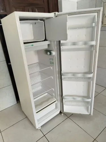 geladeira consul, funcionando perfeitamente.