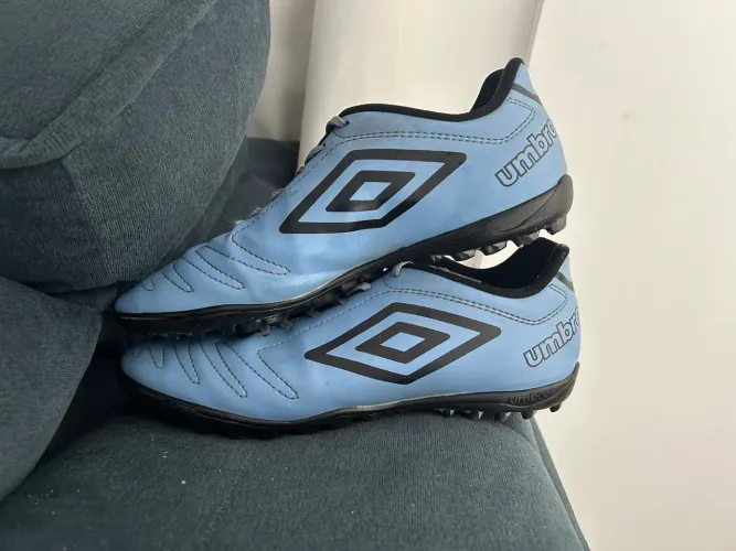 Chuteira da UMBRO