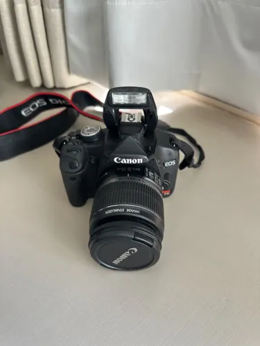 Canon Rebel T1i Lente Canon 18-55 f/3.5-5.6 IS