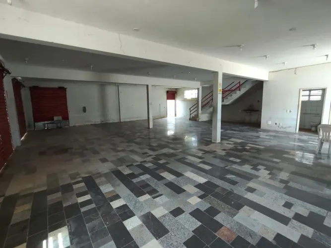 Galpão Comercial na Avenida Noé Mendes 7526-A