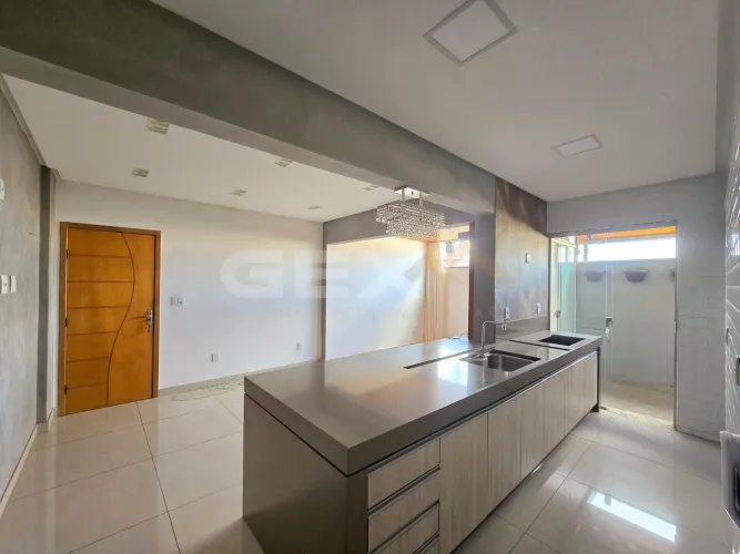 Apartamento à Venda com 03 Quartos no Centro de Divinópolis MG.