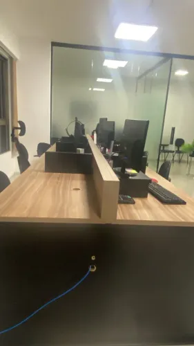 Mesa Plataforma para Escritório com 8 Estações de Trabalho