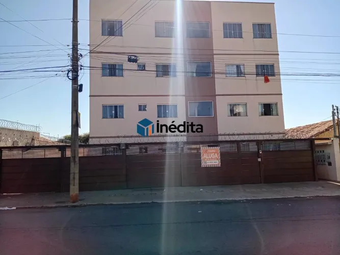 Apartamento Amplo com 1 Quarto e Garagem Coberta | R$ 1.200