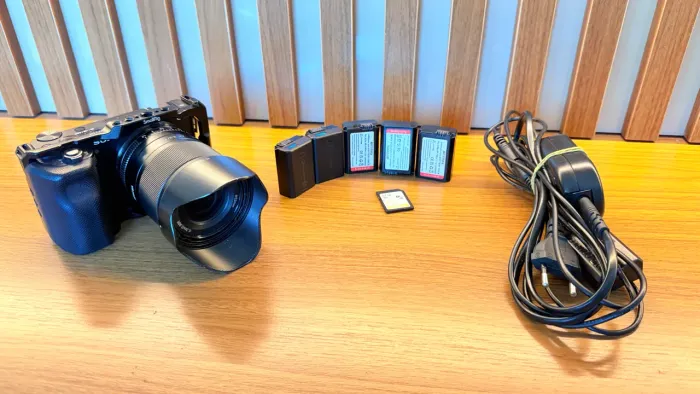 Sony ZV-E10 + Viltrox 23mm f/1.4 ? KIT COMPLETO