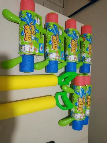 Brinquedo lança água