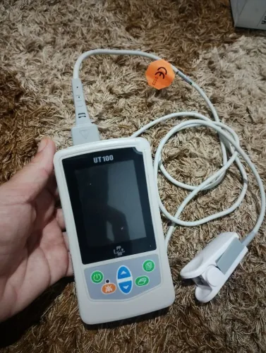 VENDO OXIMETRO DE PULSO UT100 MD 