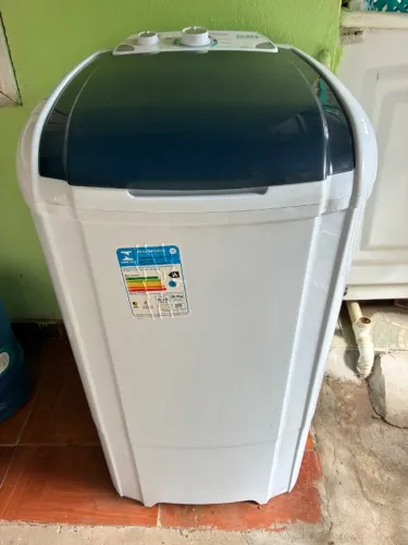 Máquina de lavar roupa.