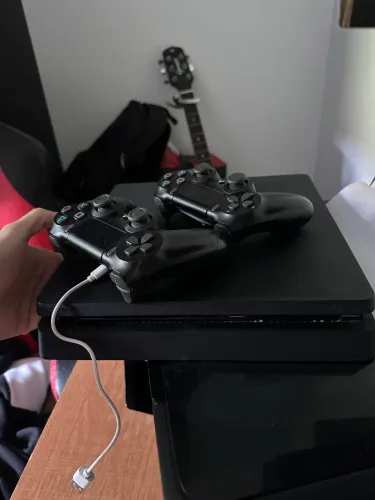 Playstation4 slim. 500 gb + jogos digitais