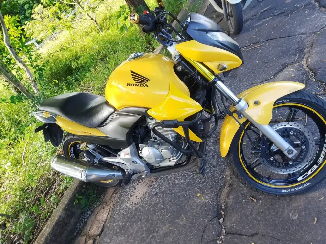 CB 300R conservada