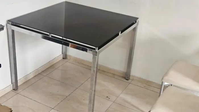 Mesa Jantar Quadrada Vidro Preto Base Cromada com BÔNUS 3 cadeiras