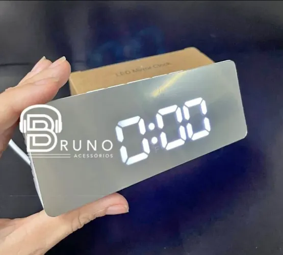 Relógio de mesa com alarme