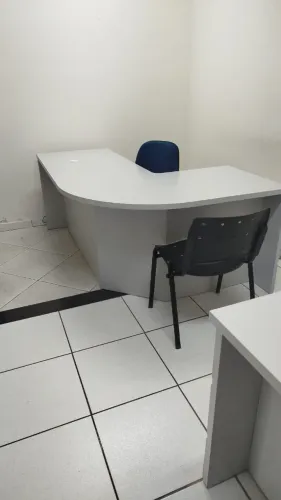 Mesa de escritório 1,60 x 1,50m Praticamente nova