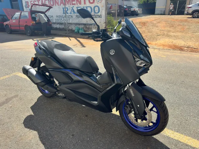 XMAX 300 em estado de 0km