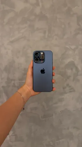 iPhone 15 Pro de 256GB todo original com 90%