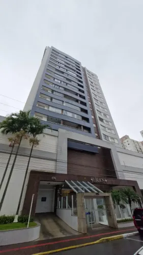 AMPLO 2 DORMITÓRIOS, SUÍTE, VAGA DE GARAGEM E H.BOX EM CAMPINAS - São José - SC
