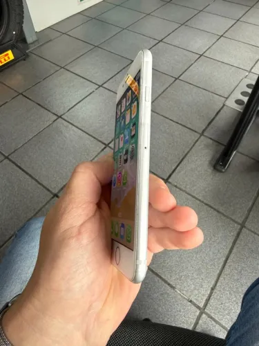 iPhone 8 64GB Branco