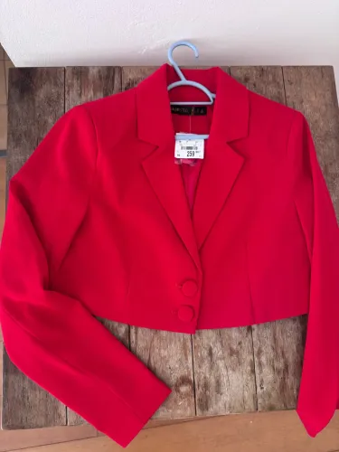BLAZER CROPPED BÁSICO EM CREPE COM BOTÃO FORRADO