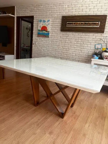 Mesa de jantar quadrada