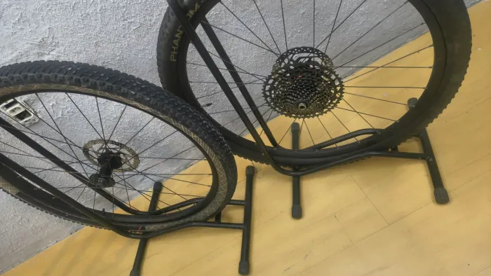 Roda aro 29 boost com cubo Novatec e cassete novinho Sram nx 12v