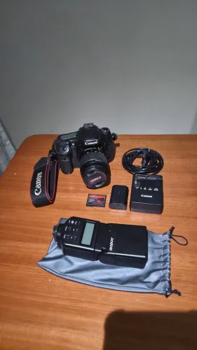 Kit Canon 7D + 18-55 + Flash