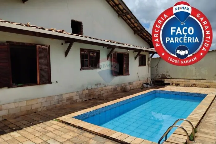 CASA 5 QUARTOS - PISCINA - ESTILO COLONIAL