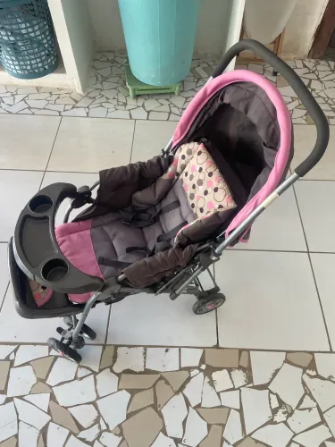 Carrinho de bebê Cosco Travel System Reverse (acompanha bebê conforto)